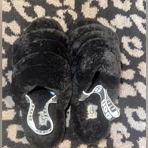 Black ugg slippers